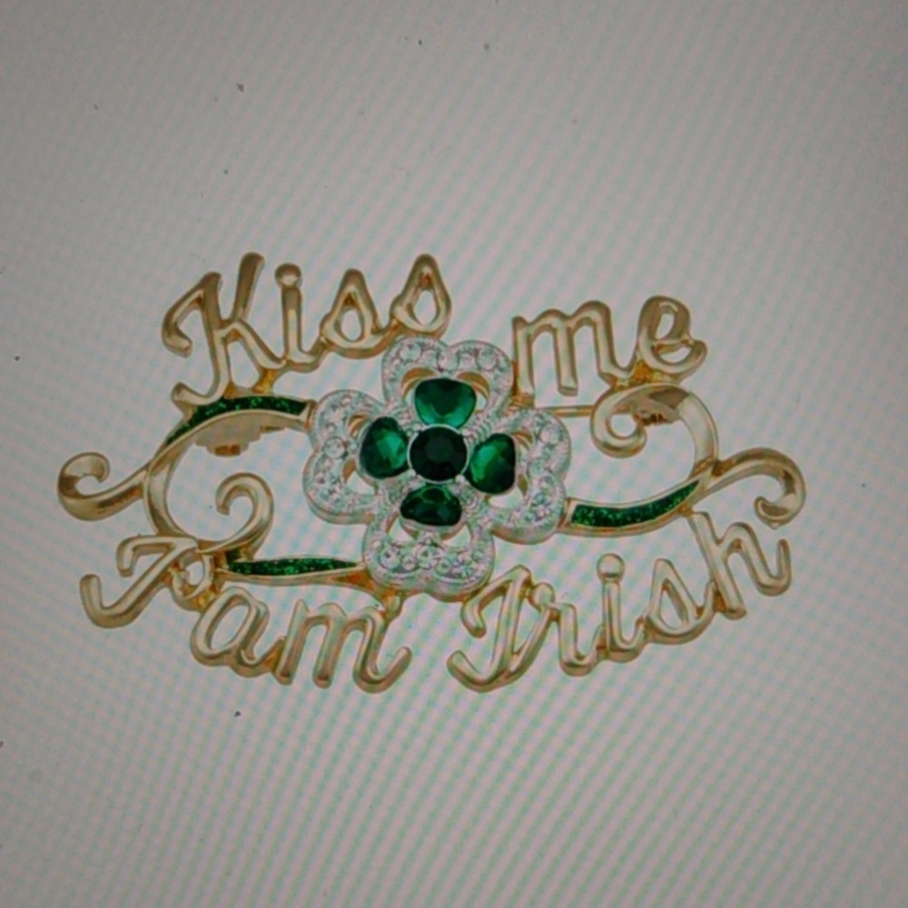 * CLEARANCE * Napier Gold and Green Shamrock Brooch